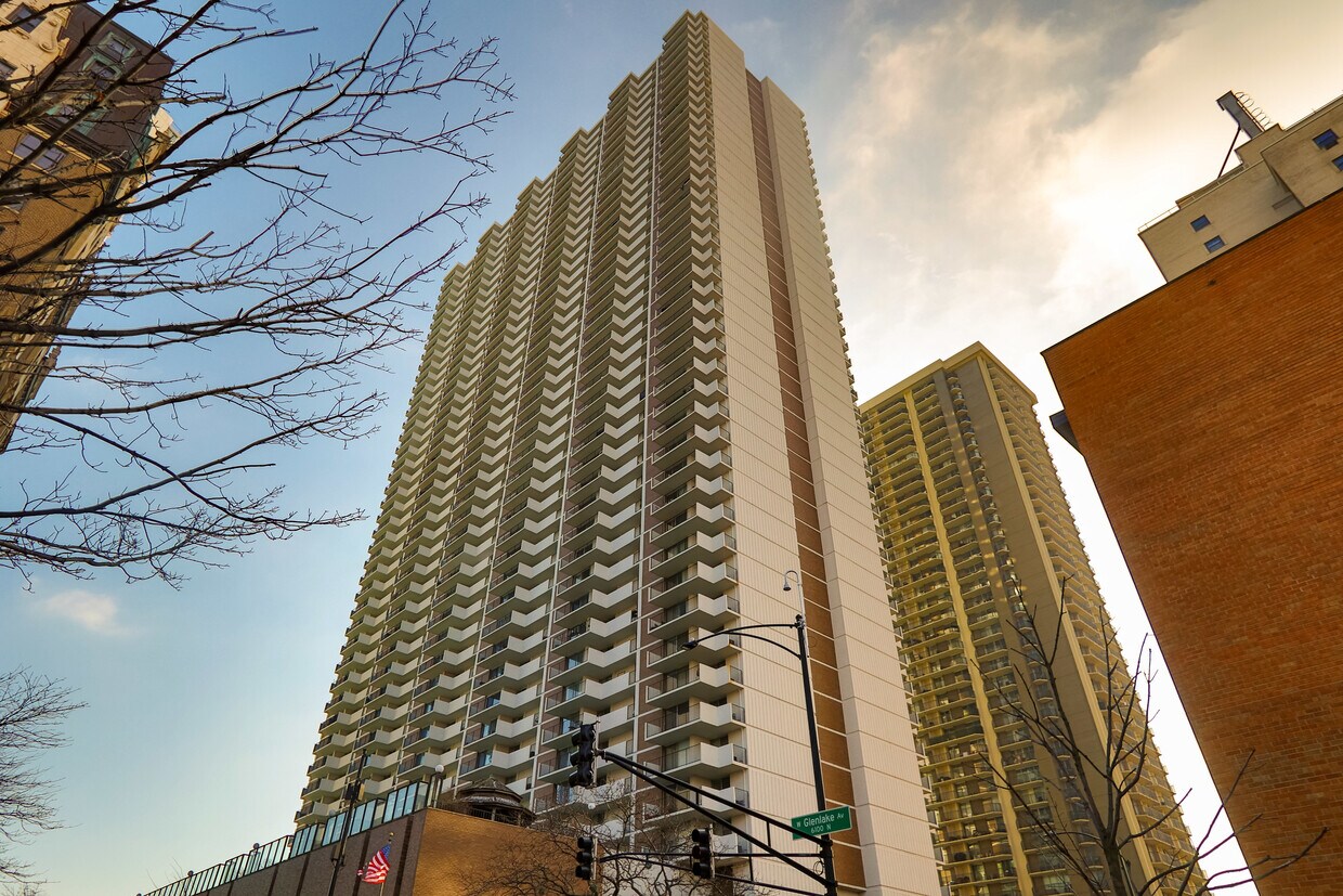 Foto principal - 6033 N Sheridan Rd