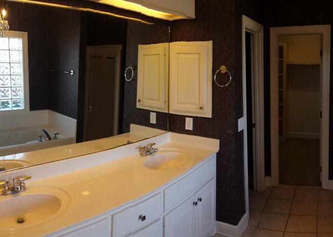 Building Photo - 187 Apple Blossom Dr