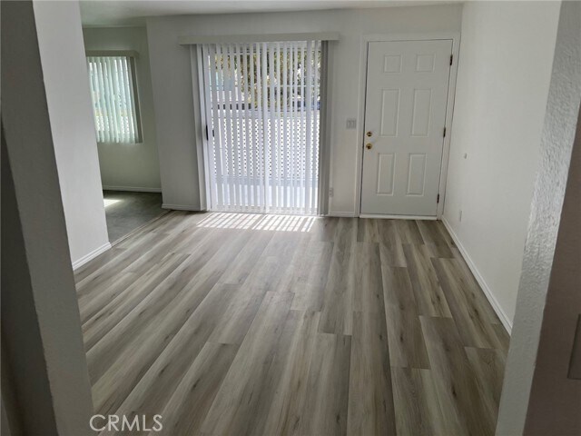 Foto del edificio - 7039 Remmet Ave