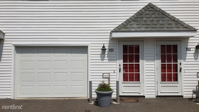 Building Photo - 26 Commodore Commons Ct