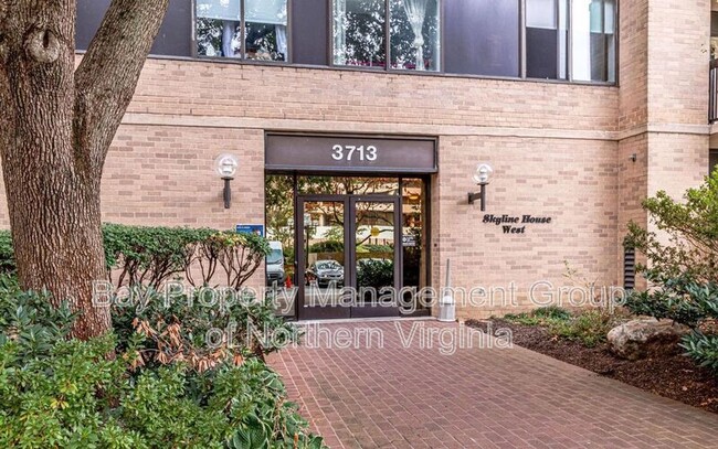 Foto del edificio - 3713 S George Mason Dr