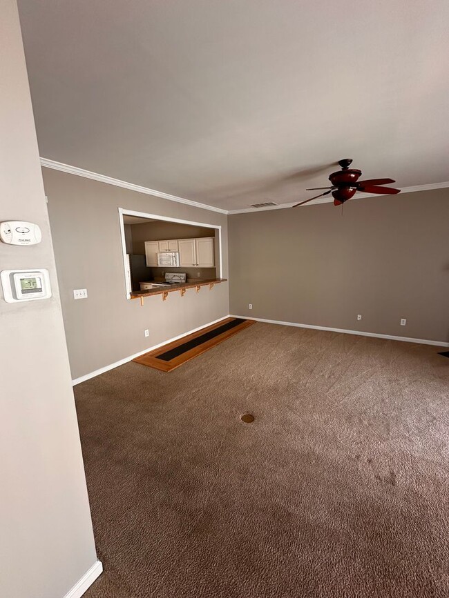 Building Photo - North Raleigh Location! End-Unit Townhouse...