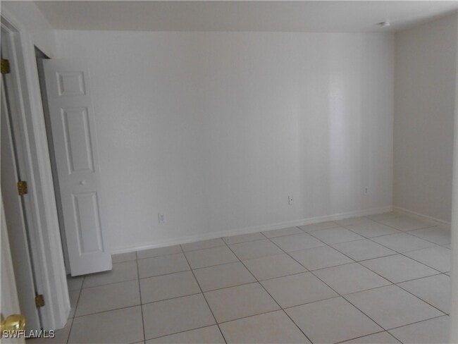 Building Photo - 4946 Golfview Blvd