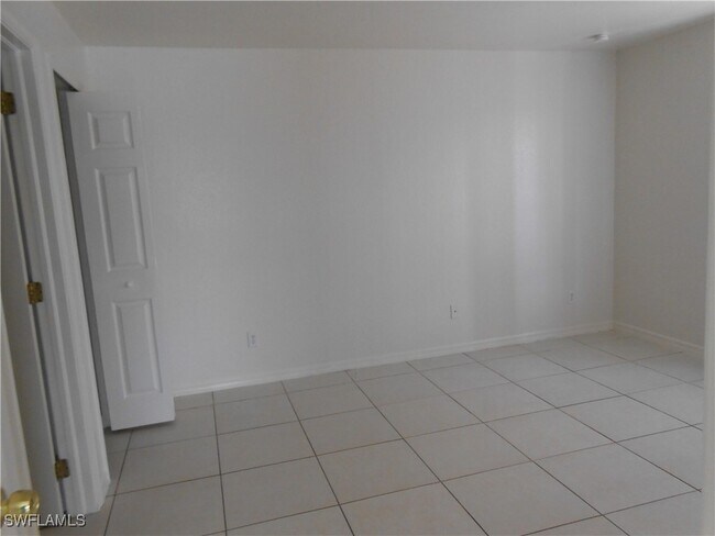 Foto del edificio - 4946 Golfview Blvd