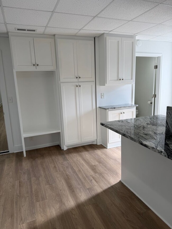 Building Photo - 400 Gallatin Ave