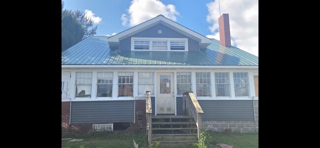 Foto del edificio - 2057 Maple Ave