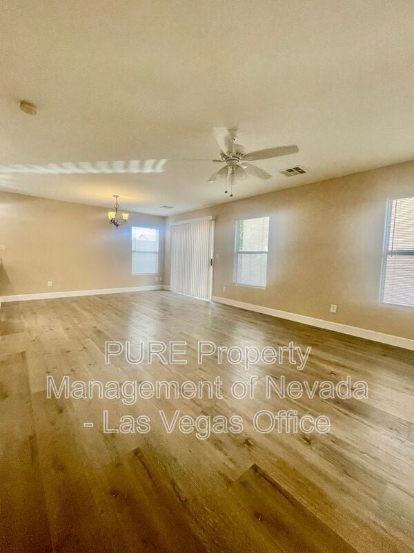 Foto del edificio - 126 Solidago Ave