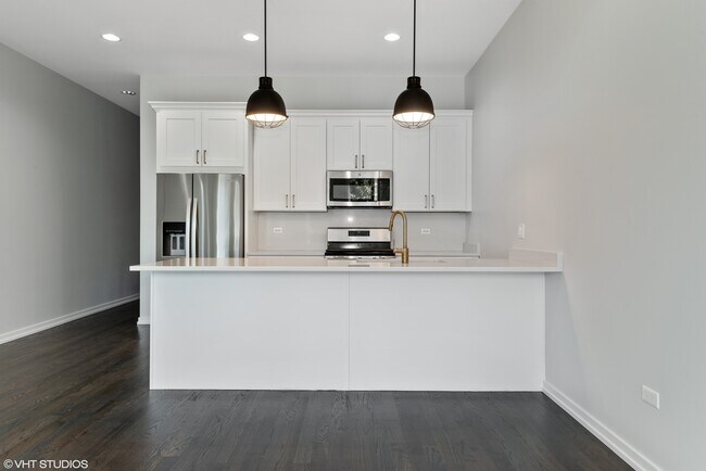 Building Photo - 648 E Bowen Ave