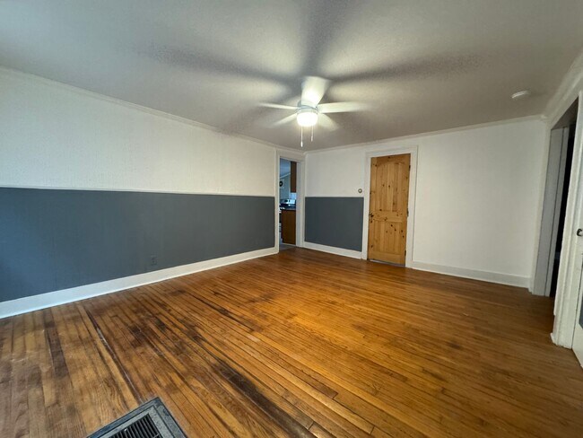 Foto del edificio - 4 Bed 1.5 Bath Single Family Rental