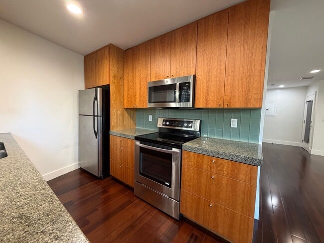 Foto del edificio - 2-Bedroom Condo in Westwood – Available after 1/18/2026!