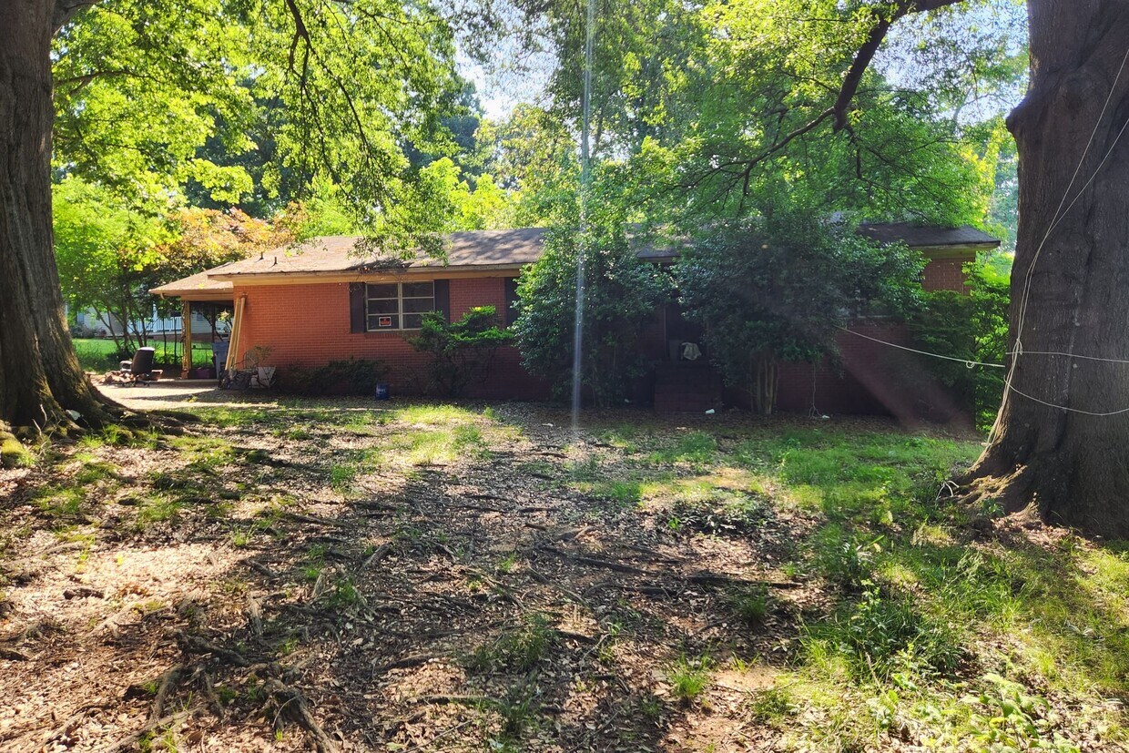 530 11th Street Pl SW, Hickory, NC 28602 House Rental in Hickory, NC