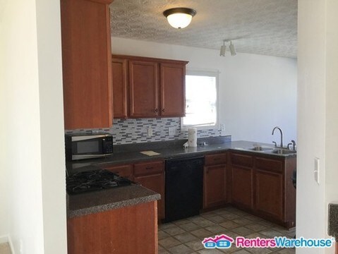 Foto del edificio - 7100 Creeksong Dr