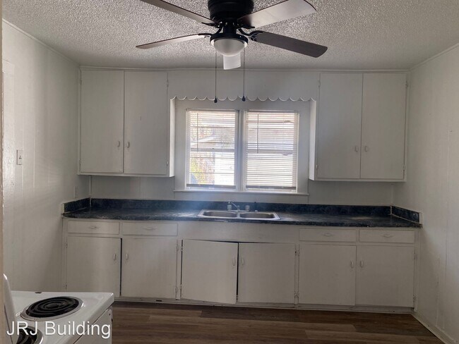 Foto del edificio - 3 br, 1 bath House - 203 S. Cherry Street