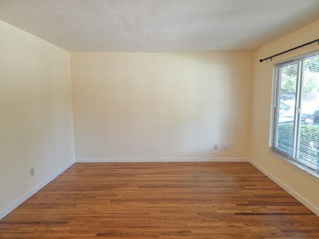Building Photo - Sunnyvale Duplex Near Apple & Major Tech Campuses