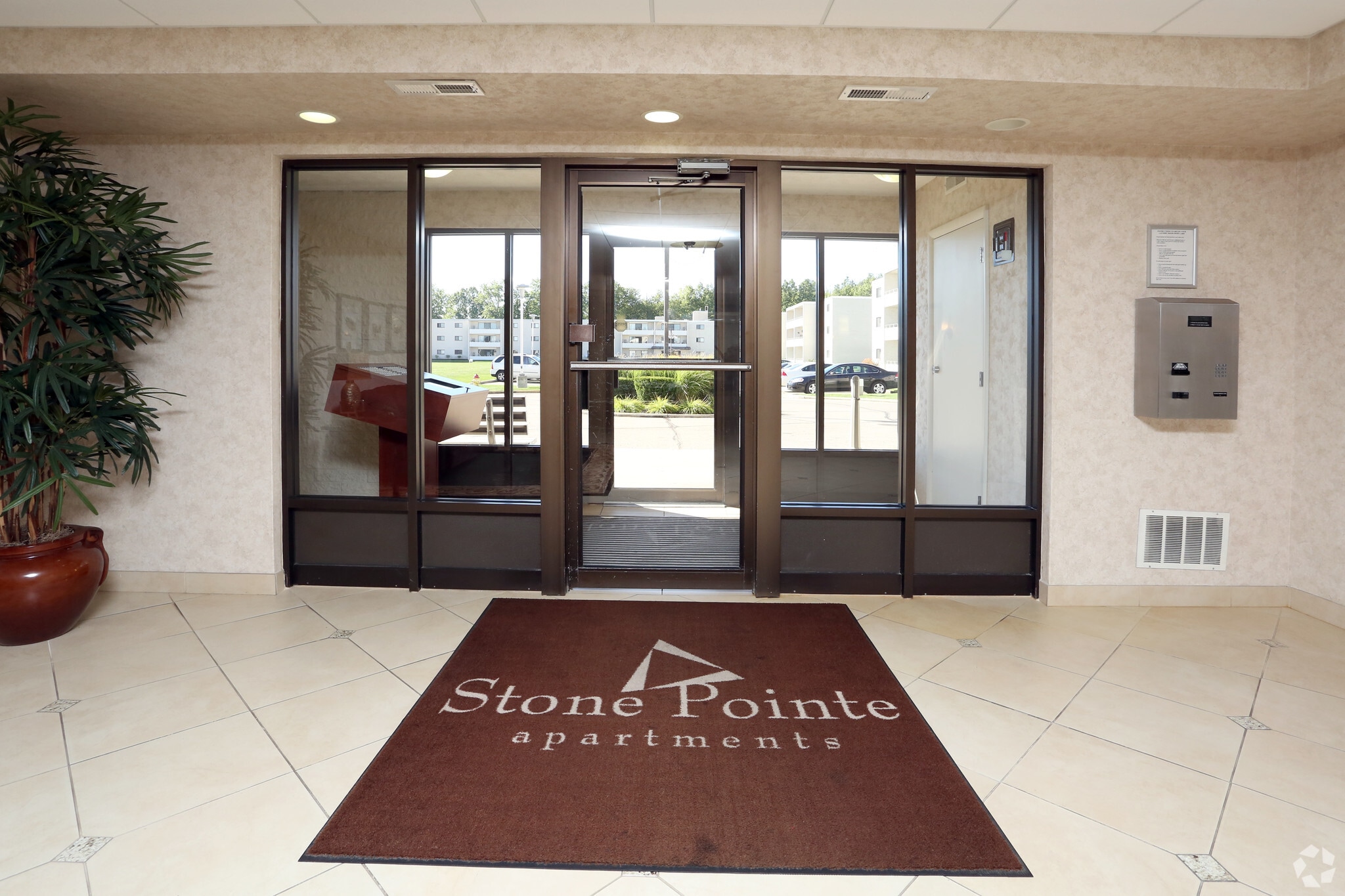 Stone Pointe Apartments – photo 2