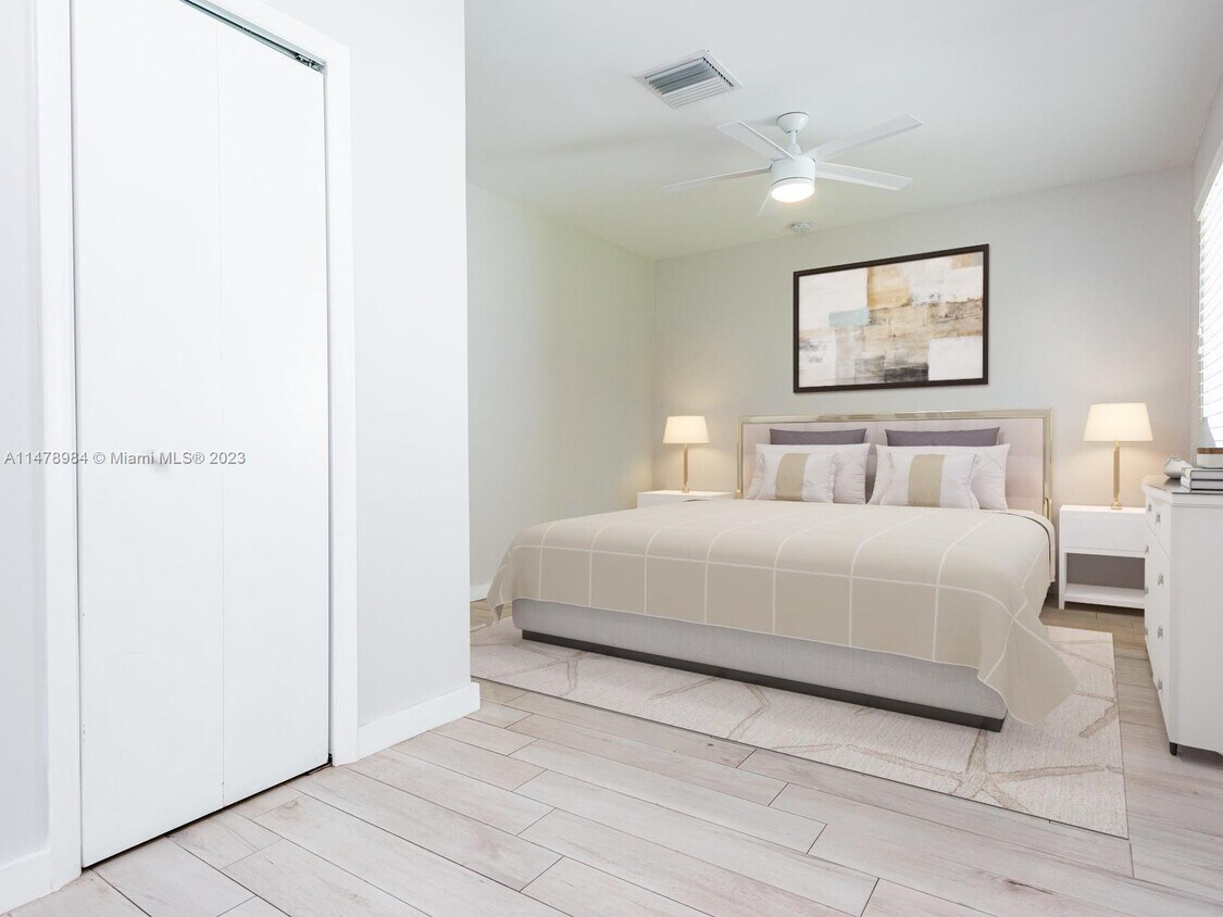 Foto principal - 842 NE 121st St