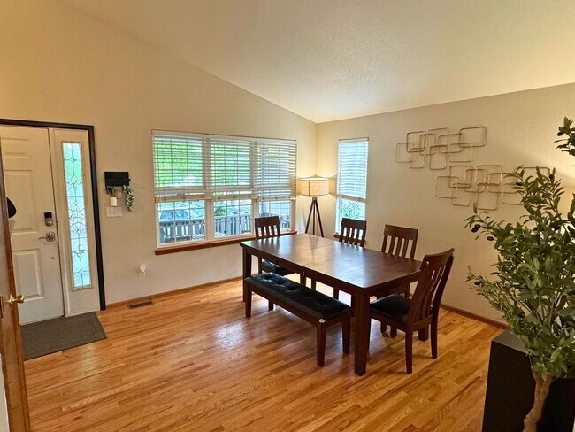 Building Photo - Spacious 5BR House in Aurora