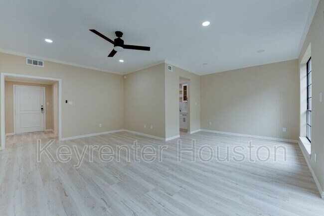 Building Photo - 2400 N Braeswood Blvd