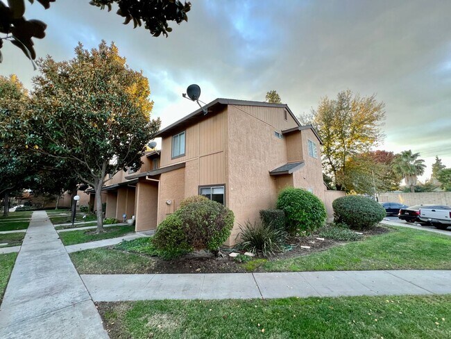 Foto del edificio - 3 bedroom townhome!