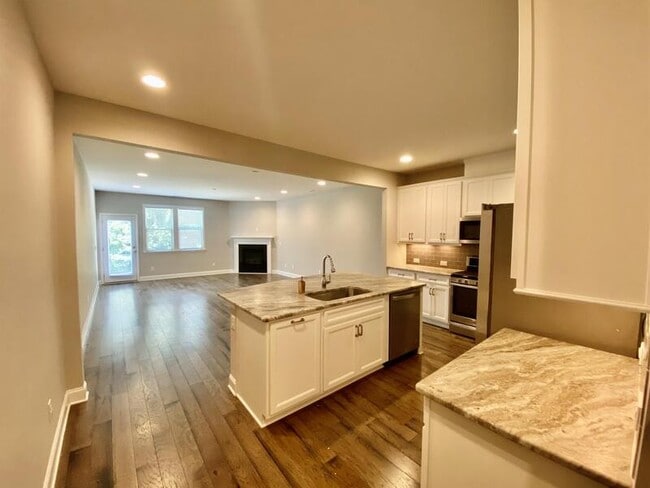 Building Photo - 248 Ellsworth Manor Dr