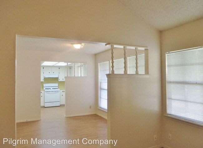 Foto del edificio - 307 Golden Oaks Dr