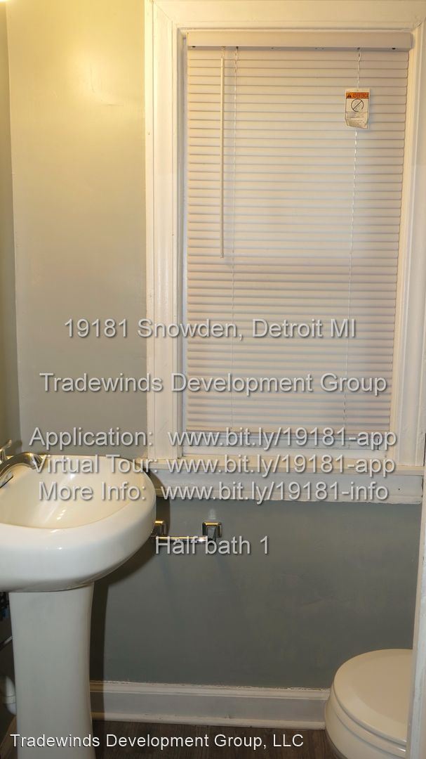 Building Photo - 3 br, 1.5 bath House - 19181 Snowden St.