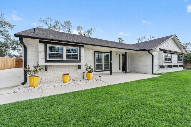 Foto del edificio - 28814 Holly Hill Dr