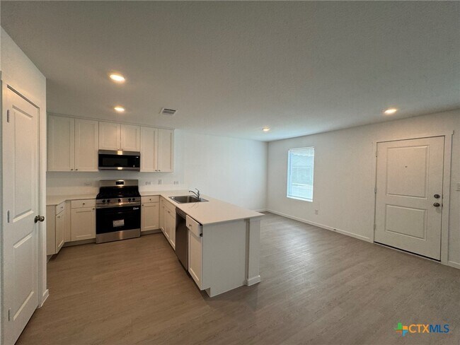 Building Photo - 205 Trinity River Holw