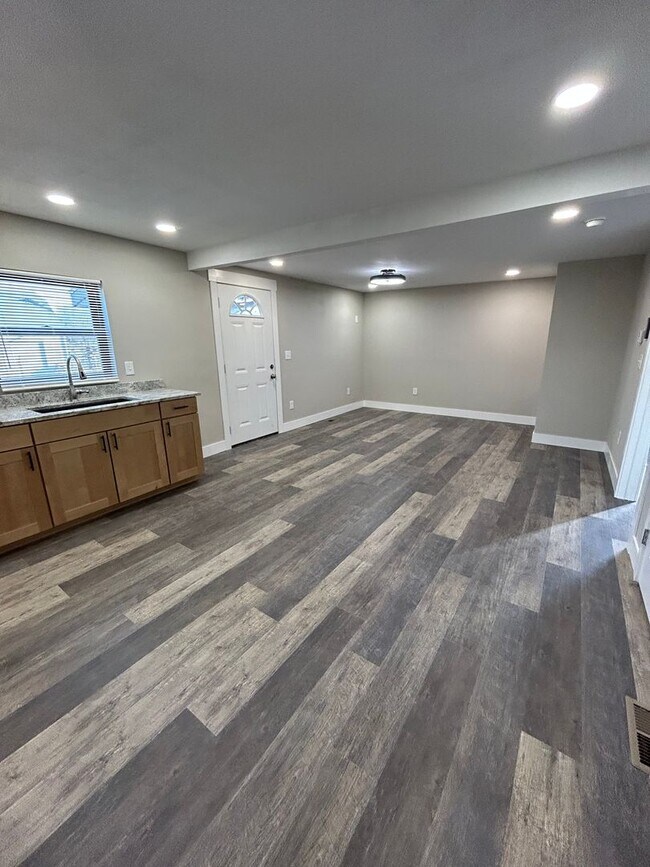 Foto del edificio - PRICE DROP!!!!!   IT'S A STUNNER! 1br/1ba House w/Washer and Dryer Hookups!