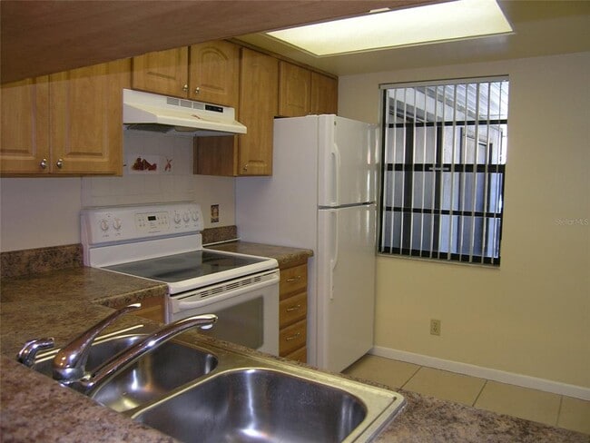 Building Photo - 2051 Sunset Grove Ln