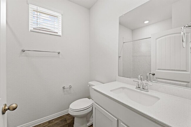 Building Photo - 411 Town Lk Bnd