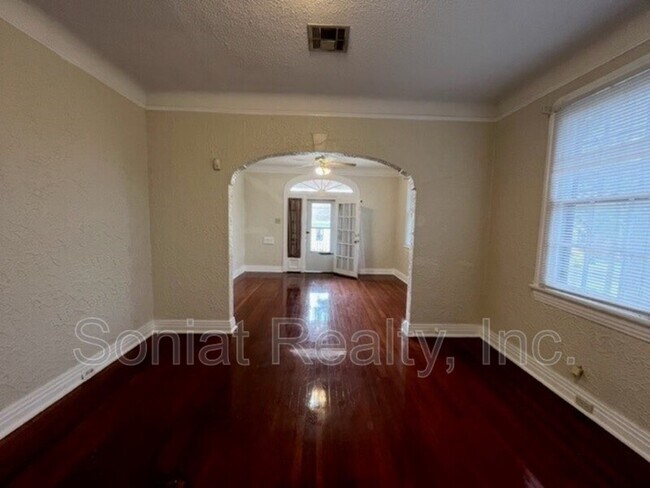 Building Photo - 3000 Serantine St