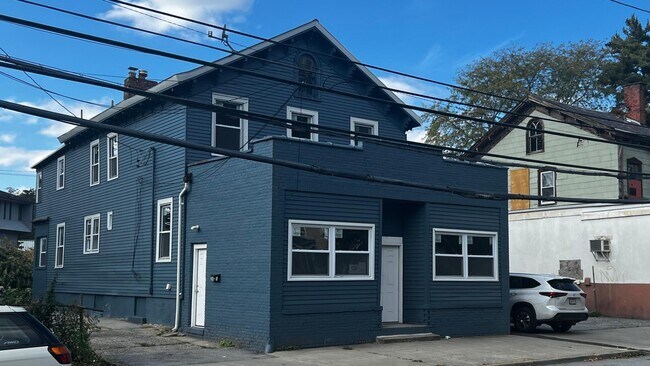 Building Photo - 204 N Hamilton St