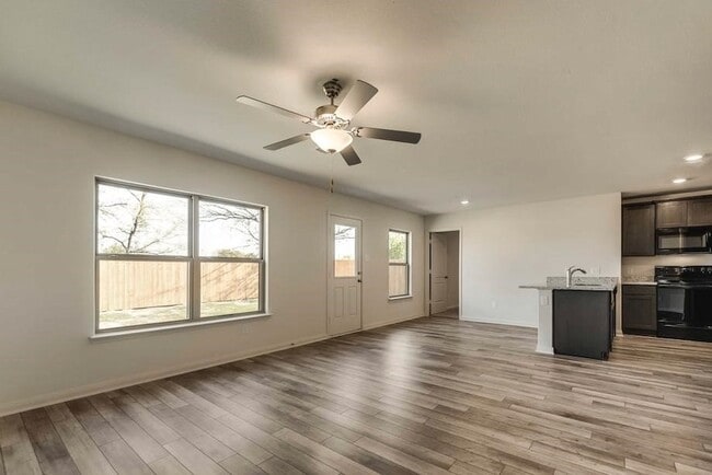 Building Photo - 3017 Chico Dr