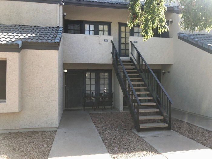 Primary Photo - 3716 E University Dr