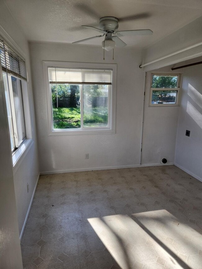 Building Photo - Charming little home in Anderson