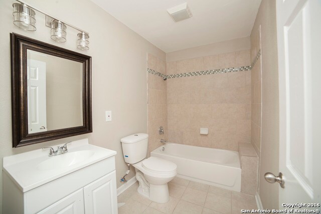 Building Photo - 645 E Park Ave