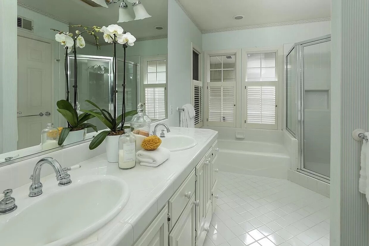 Foto principal - 325 Arden Rd