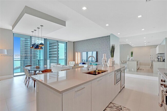 Foto del edificio - 501 NE 31st St