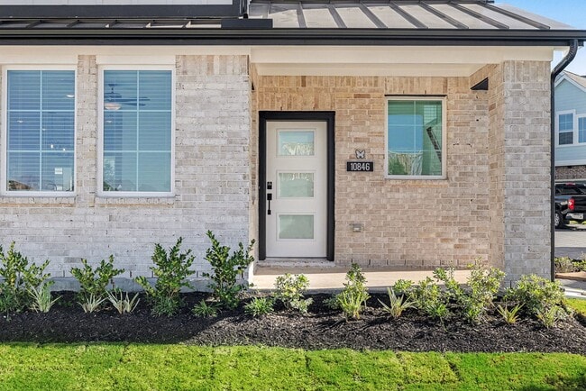 Building Photo - 10846 Day Jassamine Wy