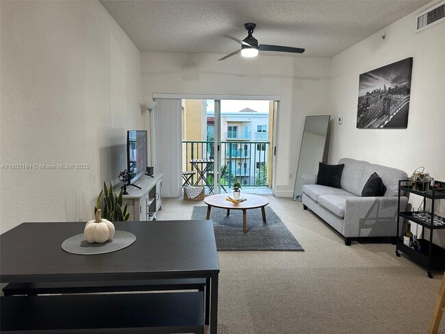 Foto del edificio - 6001 SW 70th St