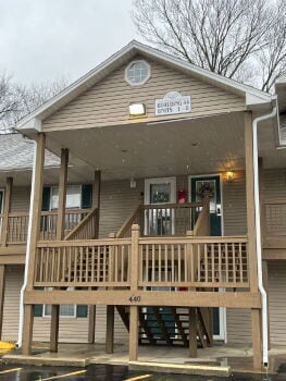 Building Photo - Lake view / Fully furnished town house