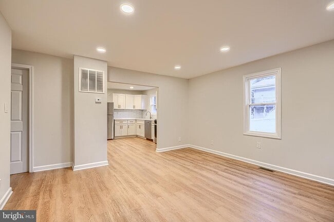 Building Photo - 528 Potomac Ave