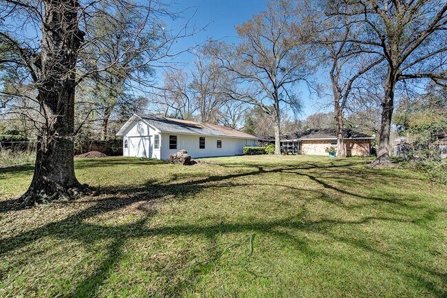 Building Photo - 601 Del Norte St