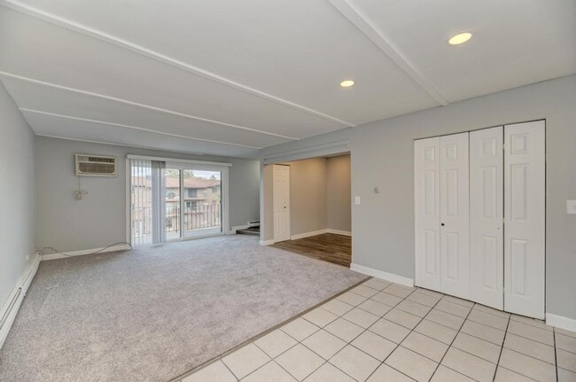 Building Photo - 2440 Waterbury Dr