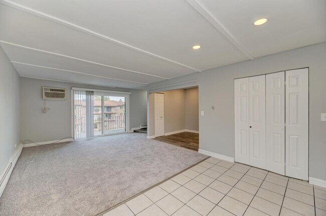 Foto del edificio - 2440 Waterbury Dr