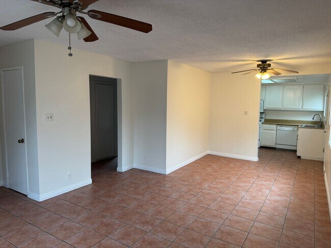 Foto del edificio - 2 Bedroom 1 1/2 Bath Condo - Avalon Greens