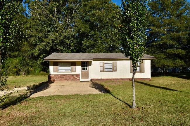 Building Photo - 2 Bed 1 Bath Home Just Outside of Ruston