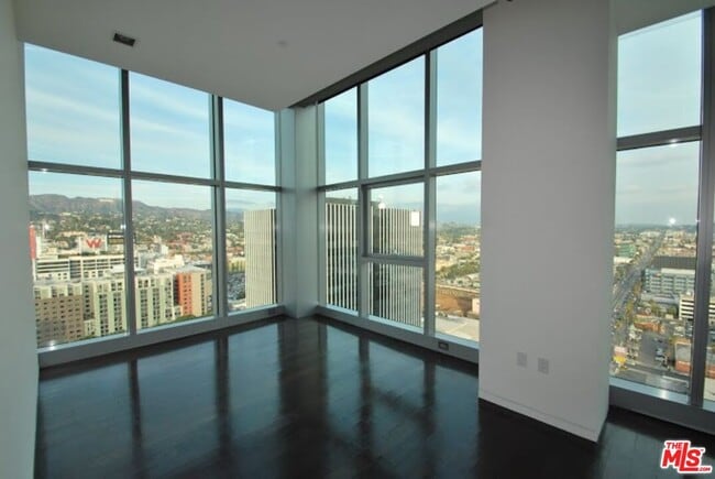 Building Photo - 1480 Vine St