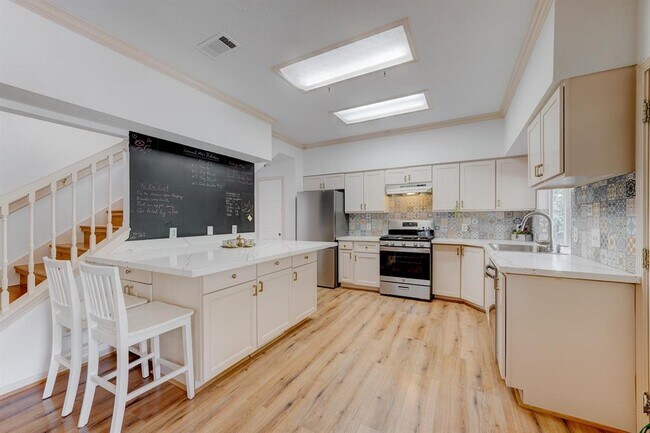 Building Photo - 18106 Oakleaf Trail Ct